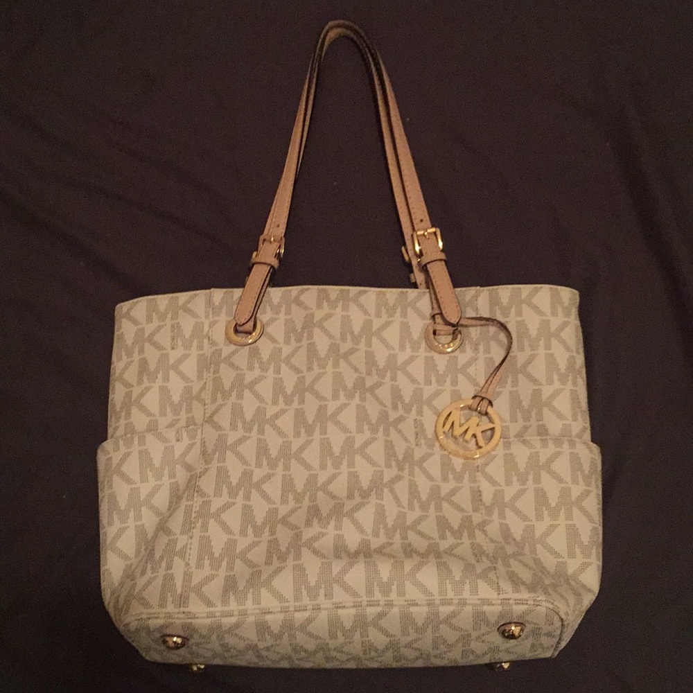 Hardly use,mint like brand new.